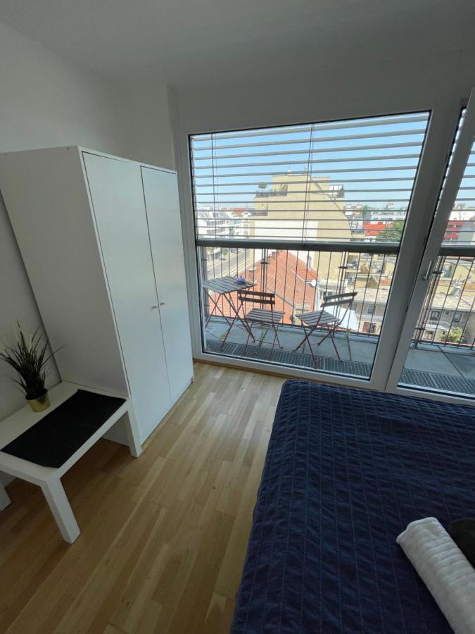 Eca Rooftop Live - Private & Serviced Homestay