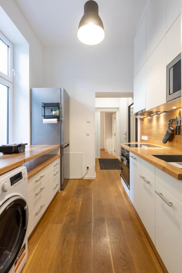 Cozy Apartment, 2 Private Terraces, 8 Min To Center Apartment