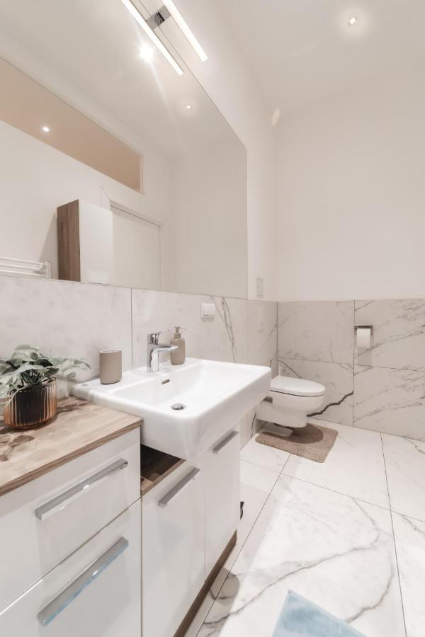 Cozy Apartment, 2 Private Terraces, 8 Min To Center *