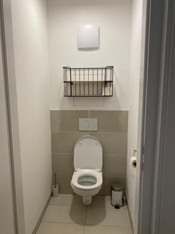 Apartment Modern With Balcony Near City Center