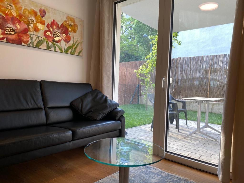 Modern With Garden Near Center *