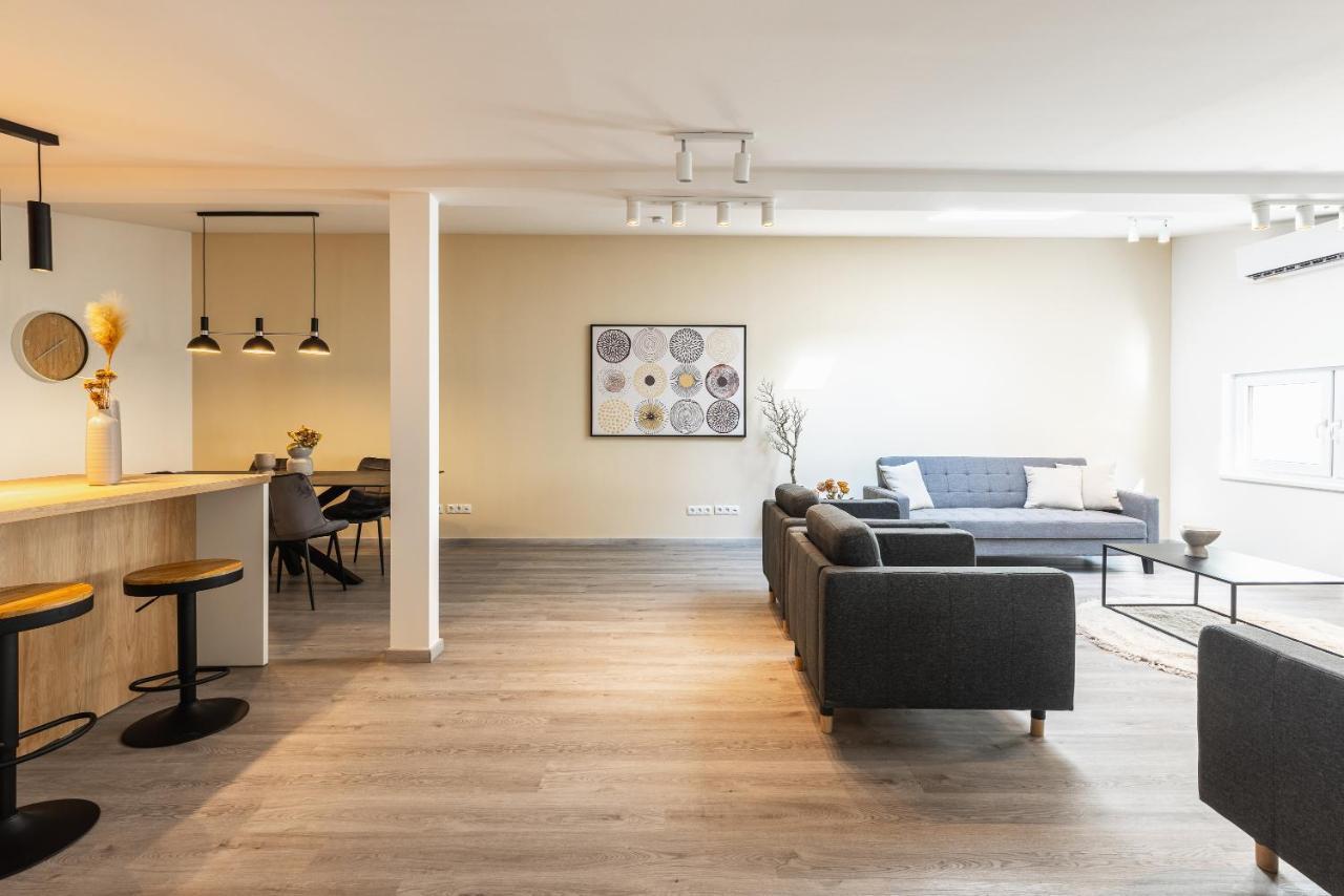 Open Space With Free Parking - Leopoldstadt Apartment *