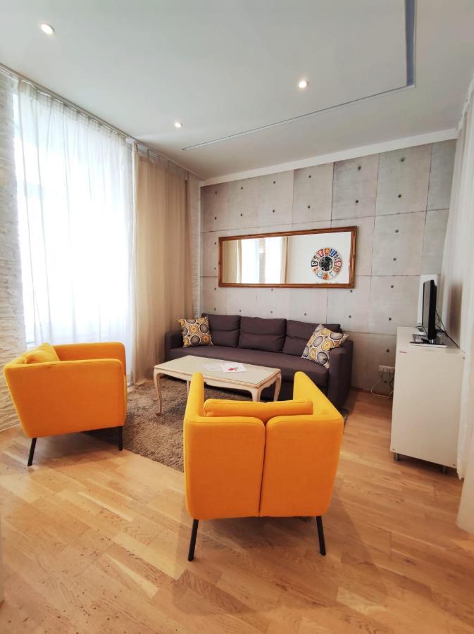 Bright Mariahilf Apartment *