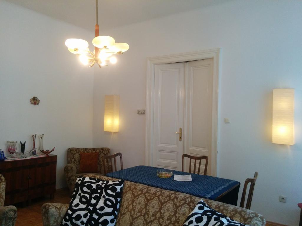 Maximillian Aparthotel 2*