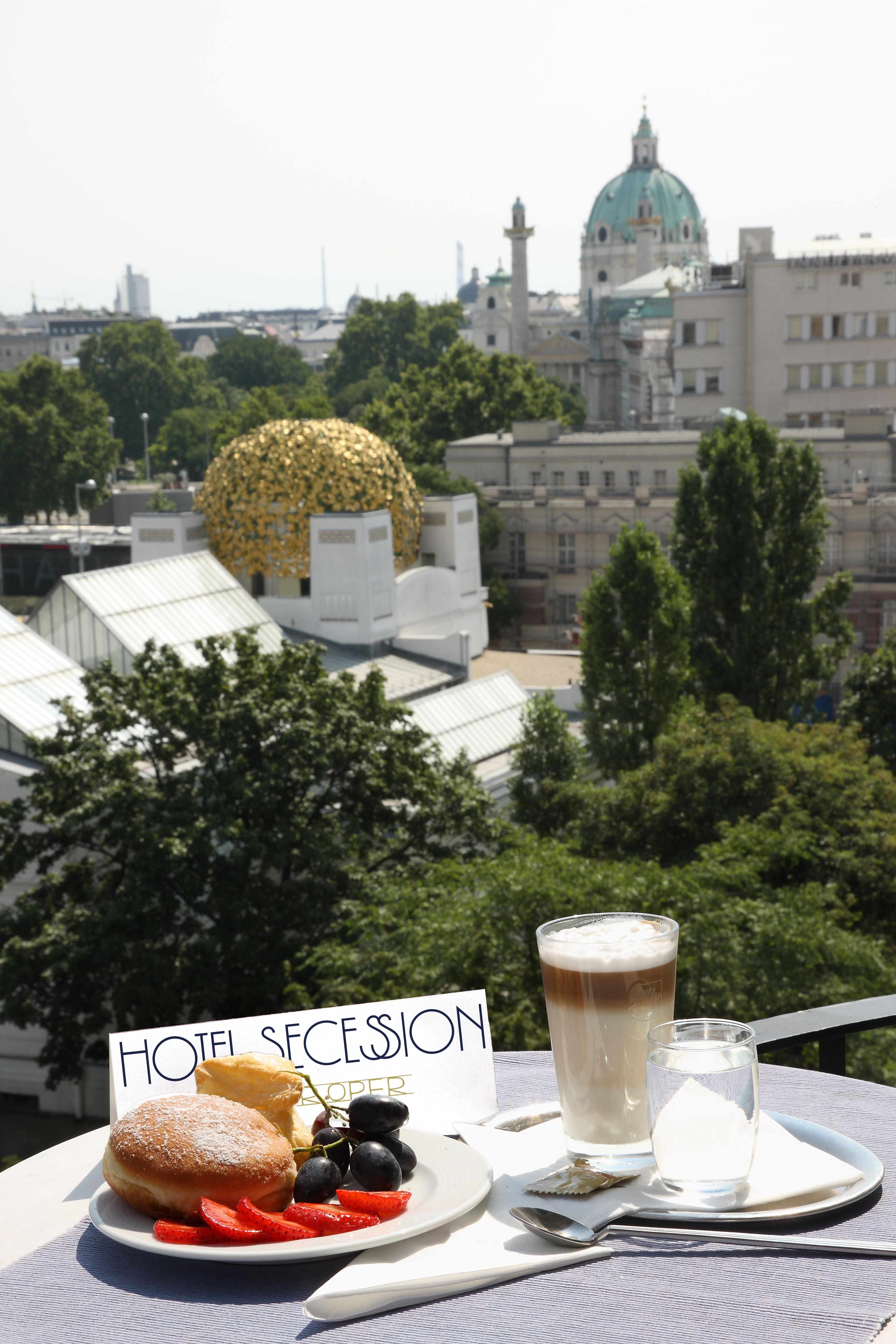 Secession An Der Oper Vienna