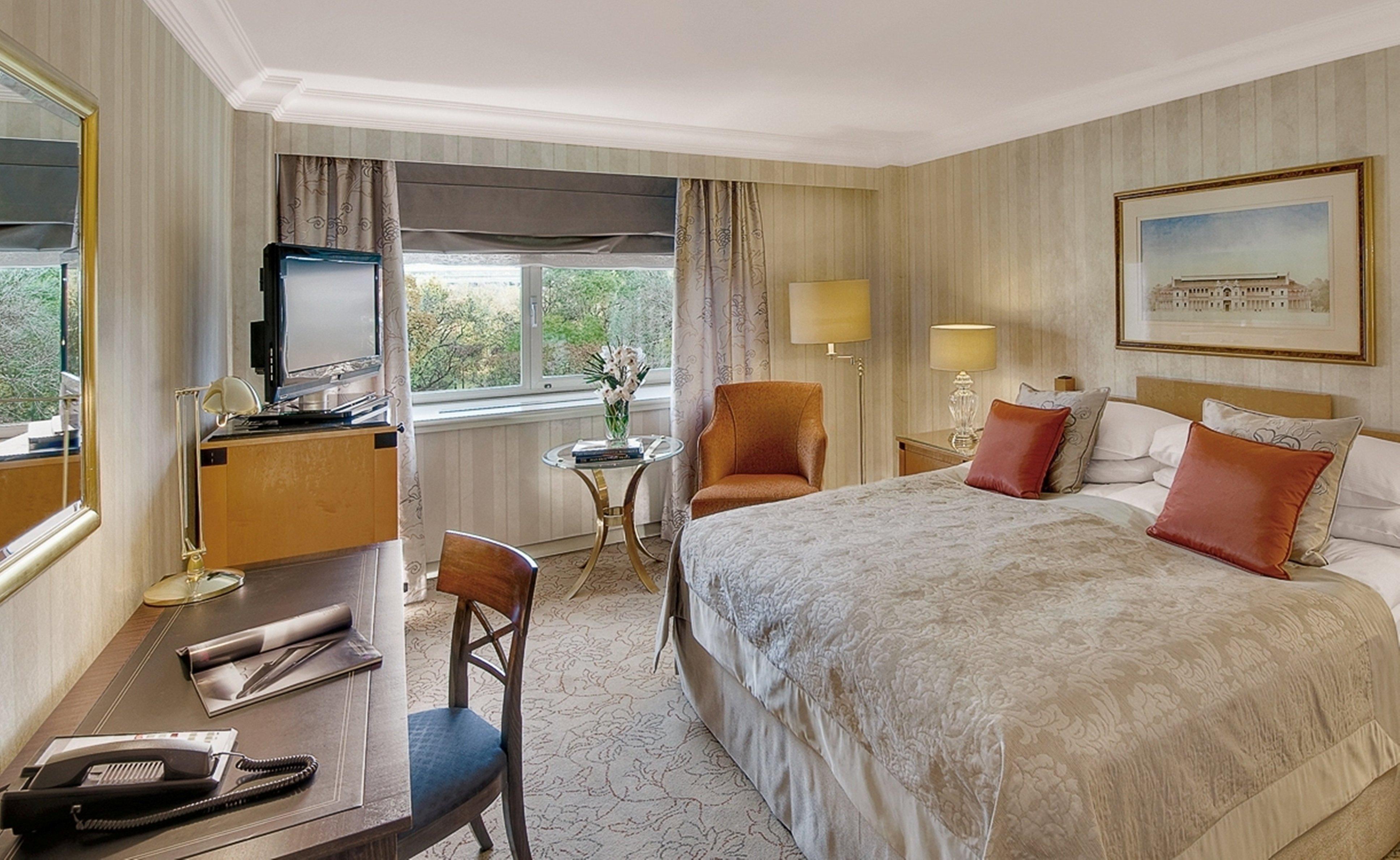 Hilton Waterfront 4*