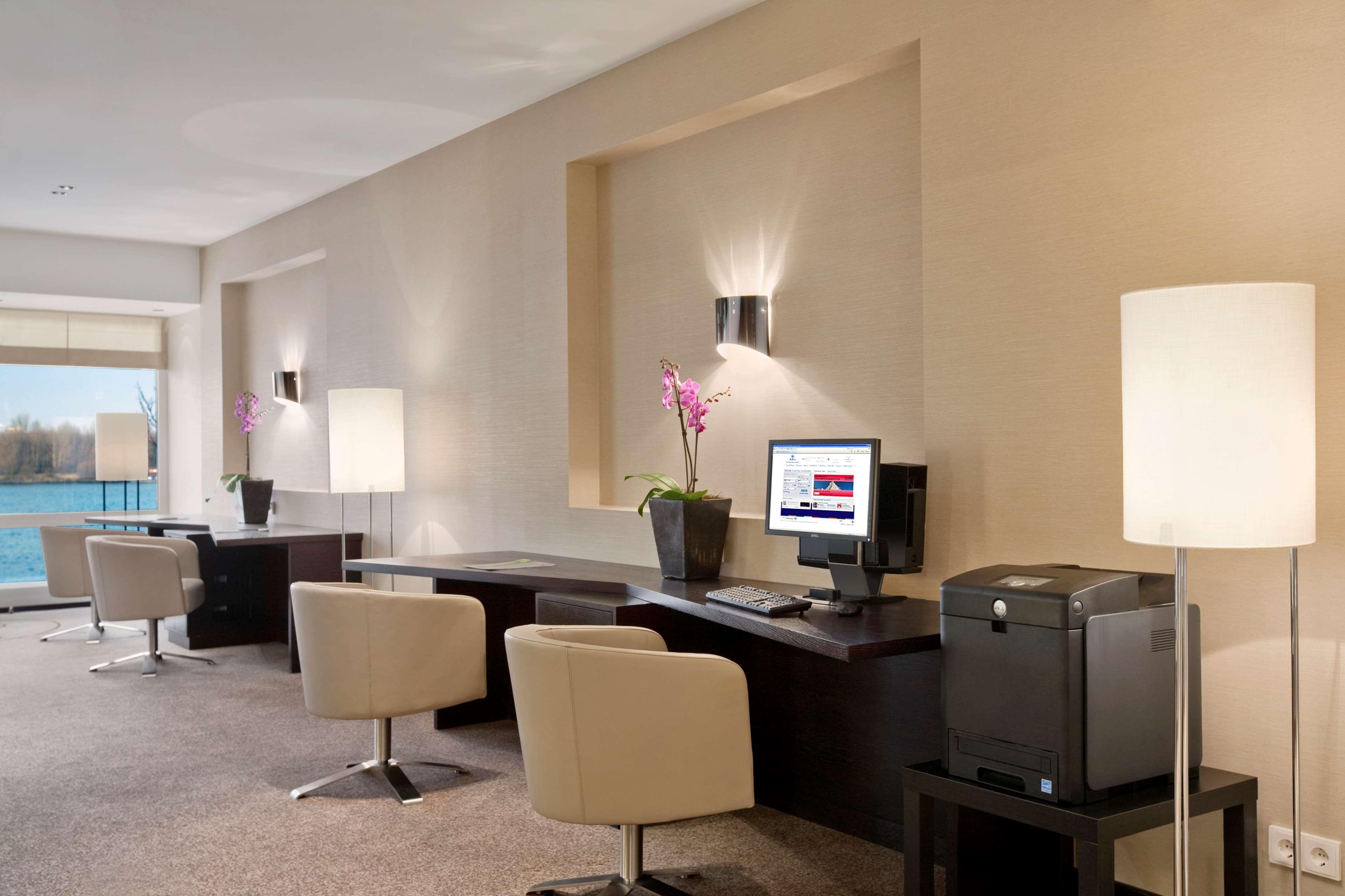 Hilton Waterfront 4* Viena