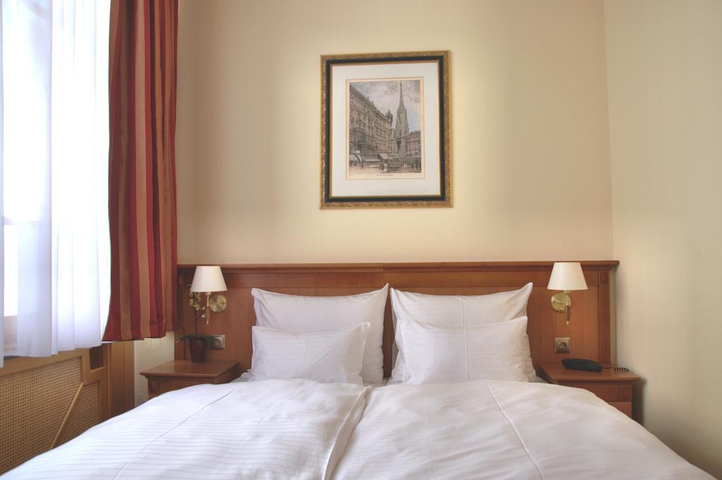City Hotel 4*