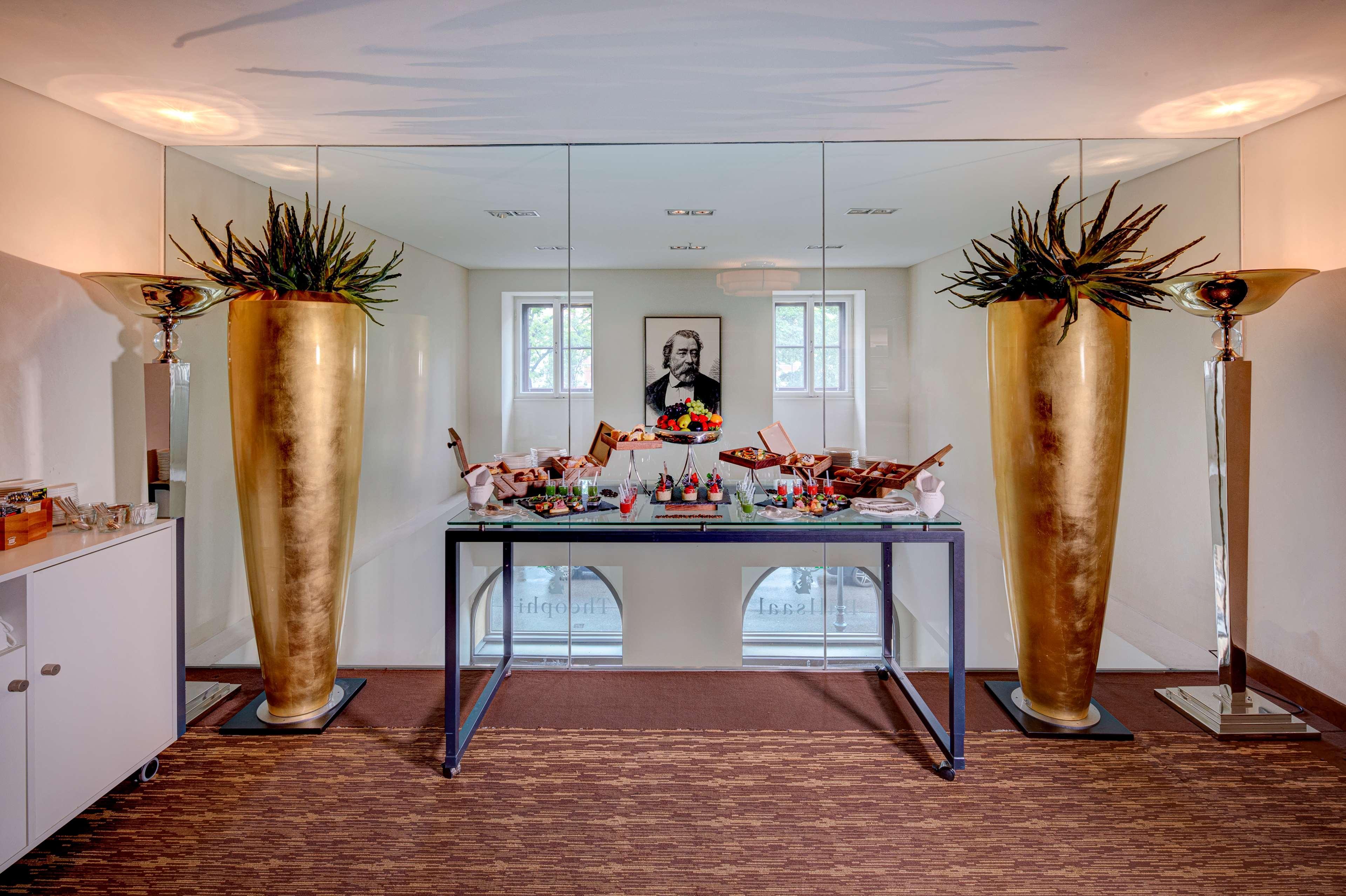 Anantara Palais Hansen - Newly Renovated Hotel