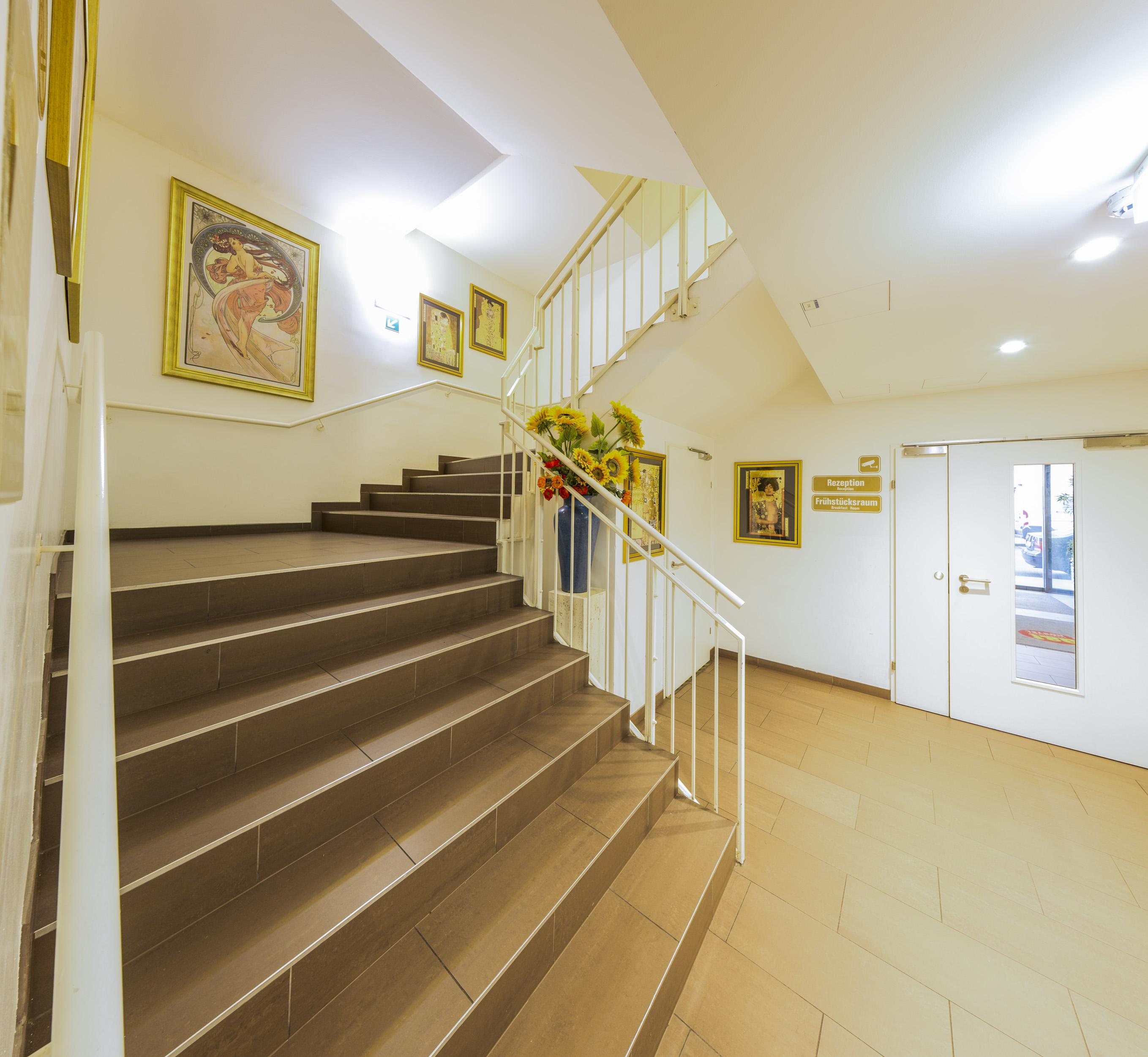 A&t & Albergue
