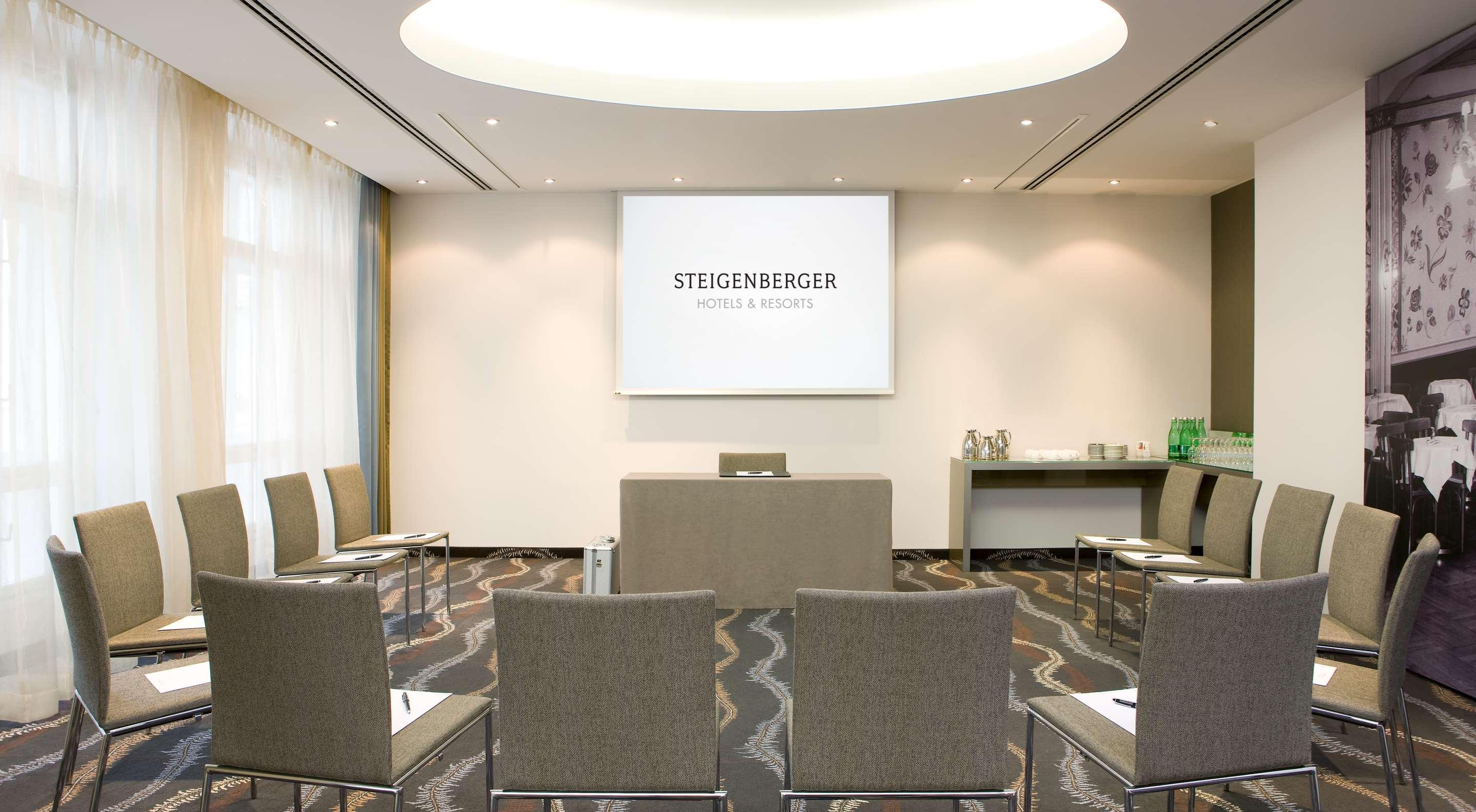 Hotel Steigenberger Herrenhof 5*