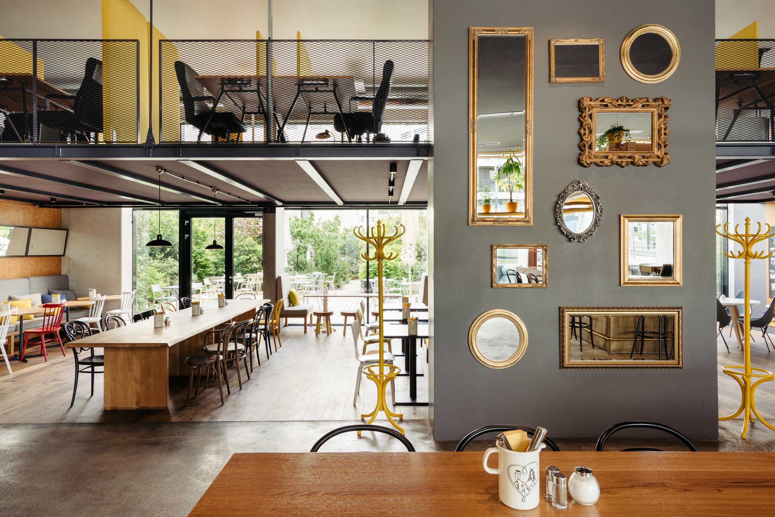 Schani Hauptbahnhof Hotel 4*