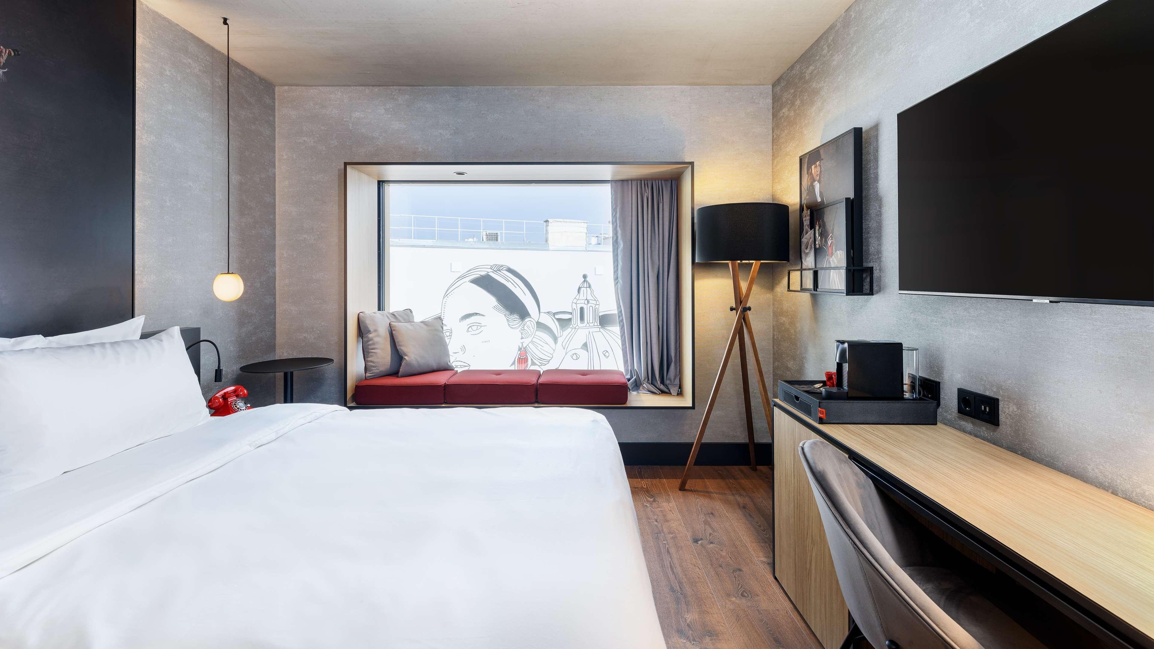Radisson Red Hotel, 4*