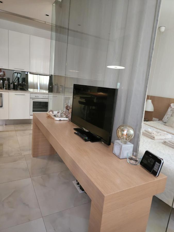 Feel In Apartment *