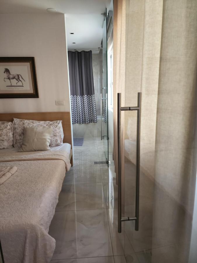 Feel In Apartment