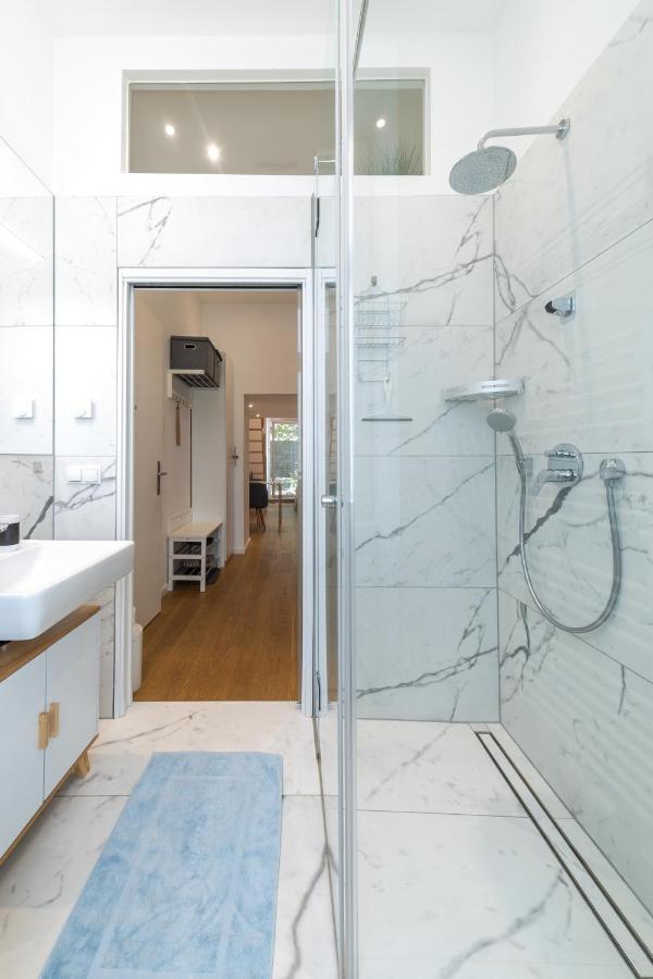 Cozy Studio, Private Garden, 8 Min To Center Apartment *