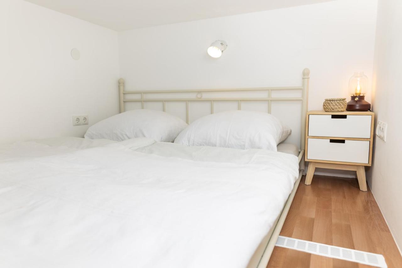 Cozy Studio, Private Garden, 8 Min To Center Apartment *