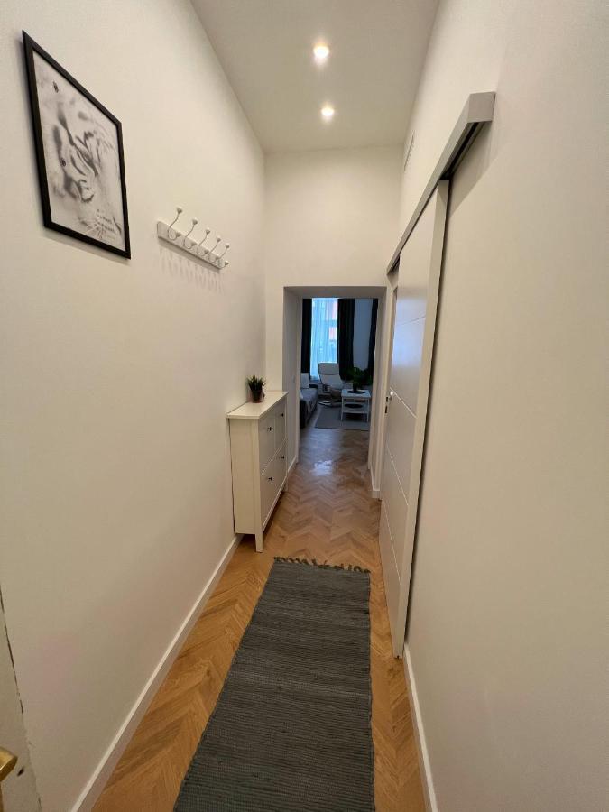 Cozy, Quiet Place Near Belvedere Apartment