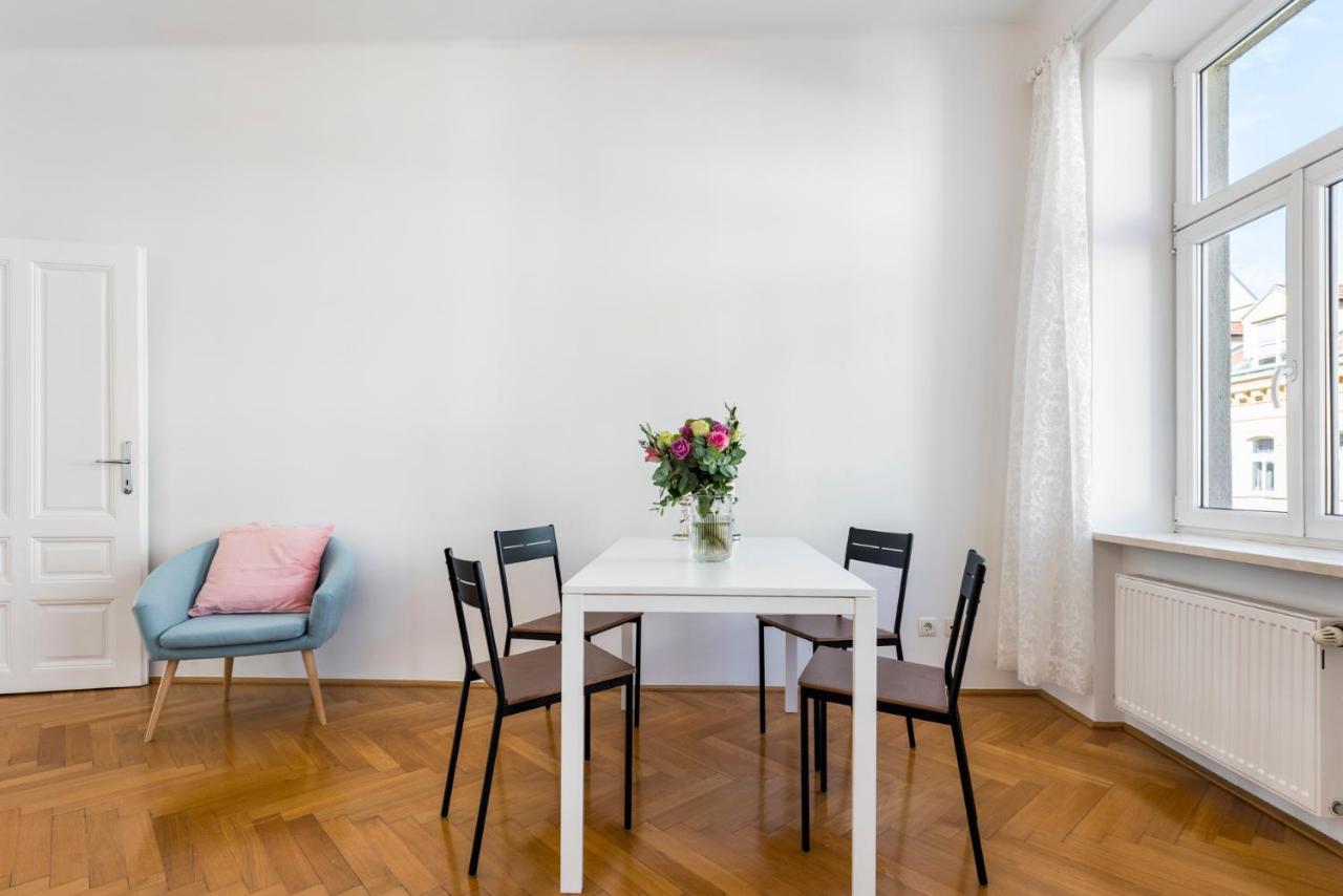 Apartment A&s Center *
