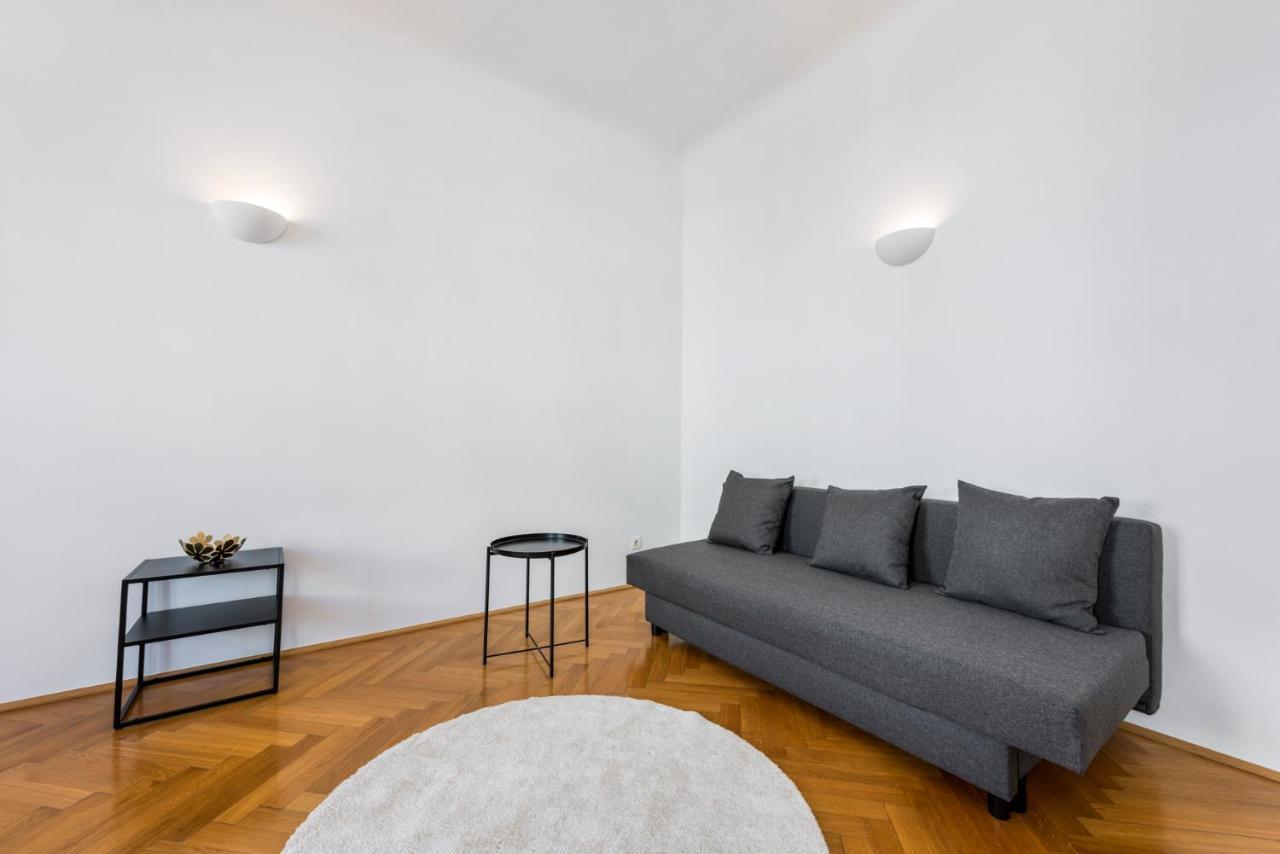 Apartment A&s Center *