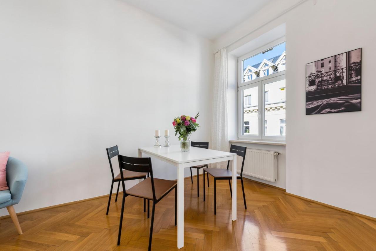 Apartment A&s Center *