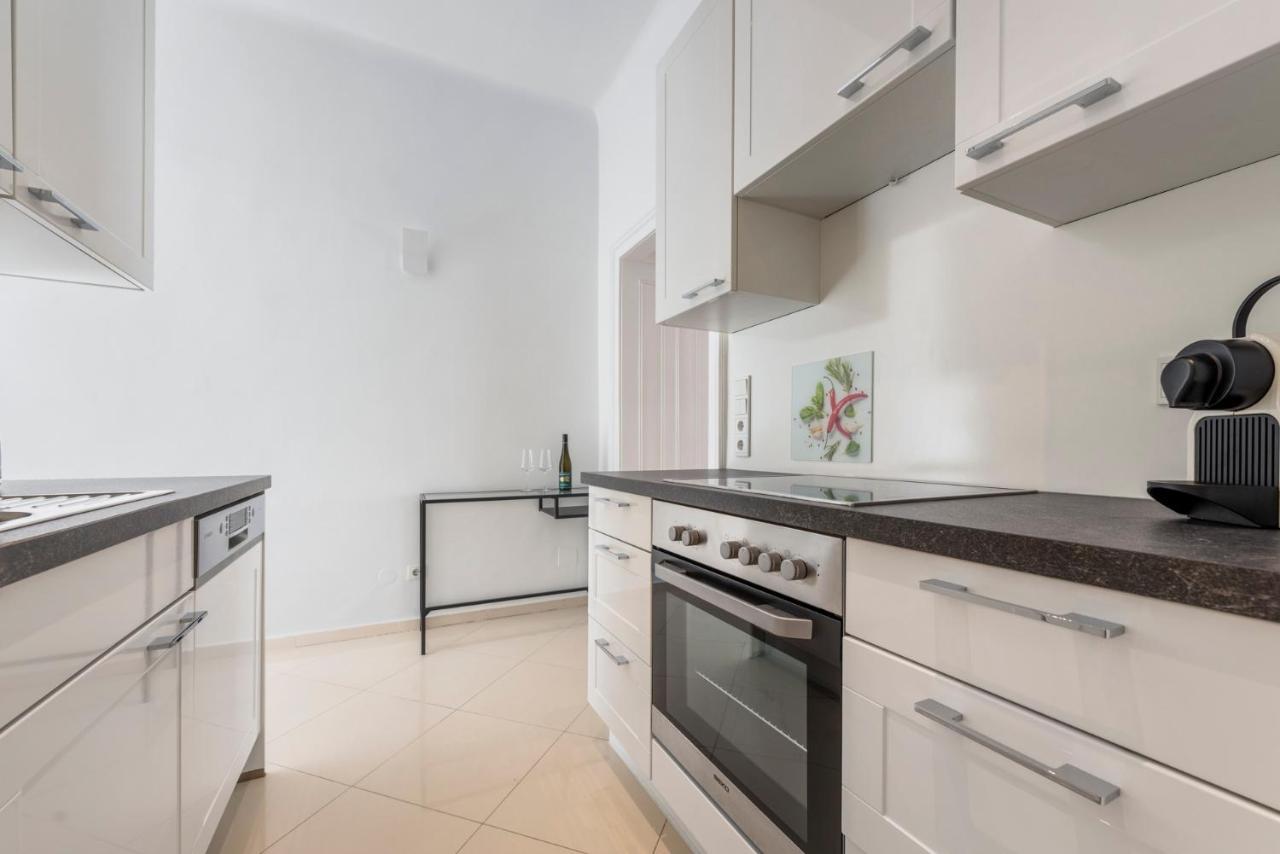 Apartment A&s Center *
