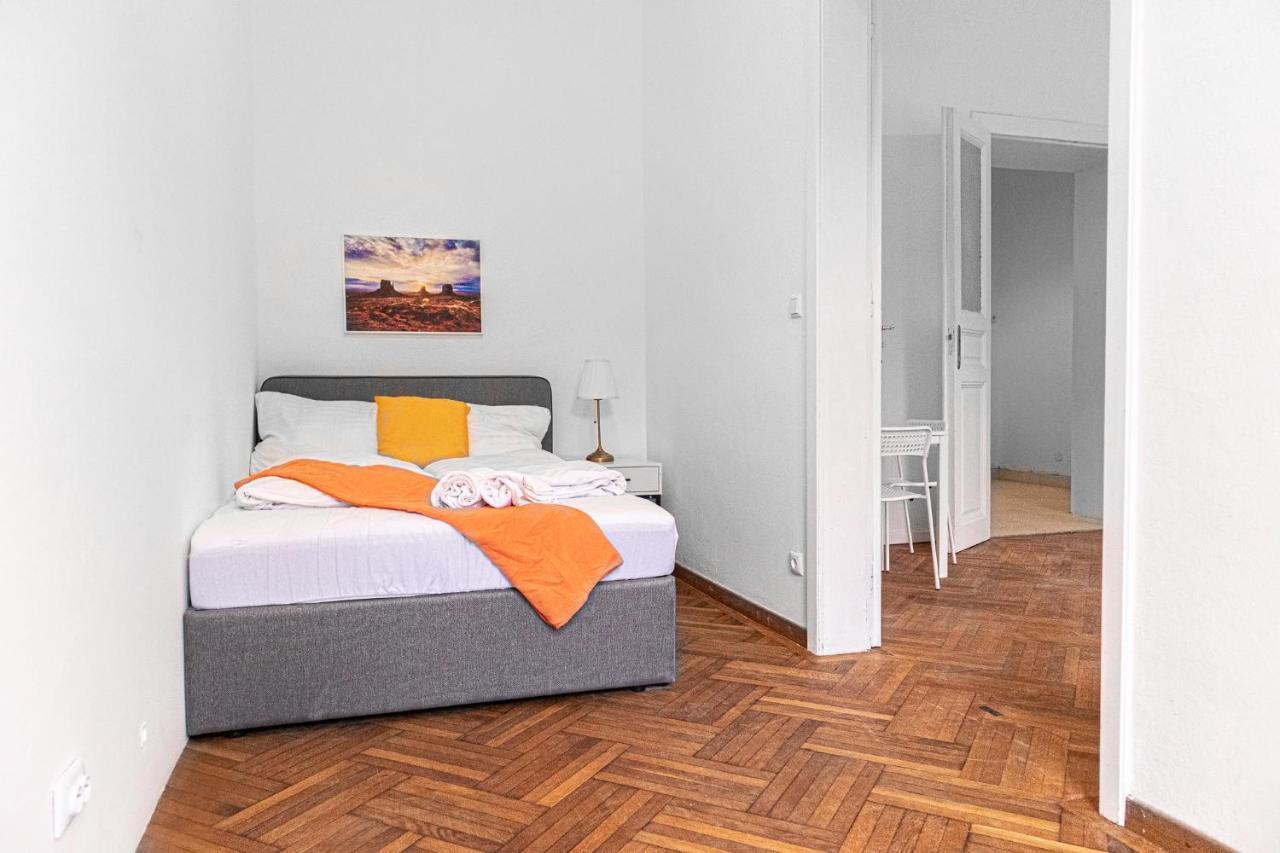 Joyful At Superb Location Near Akh Hospital Viena