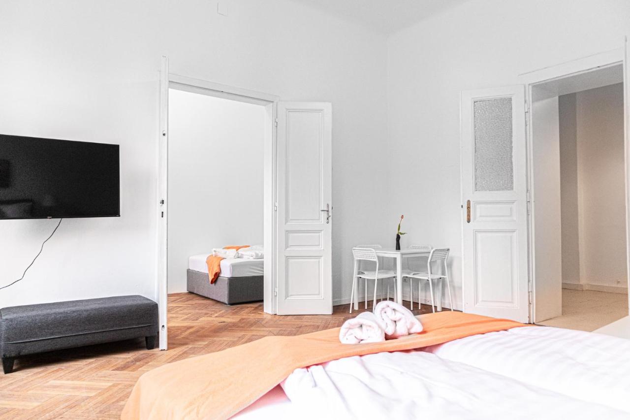 Apartamento Joyful At Superb Location Near Akh Hospital