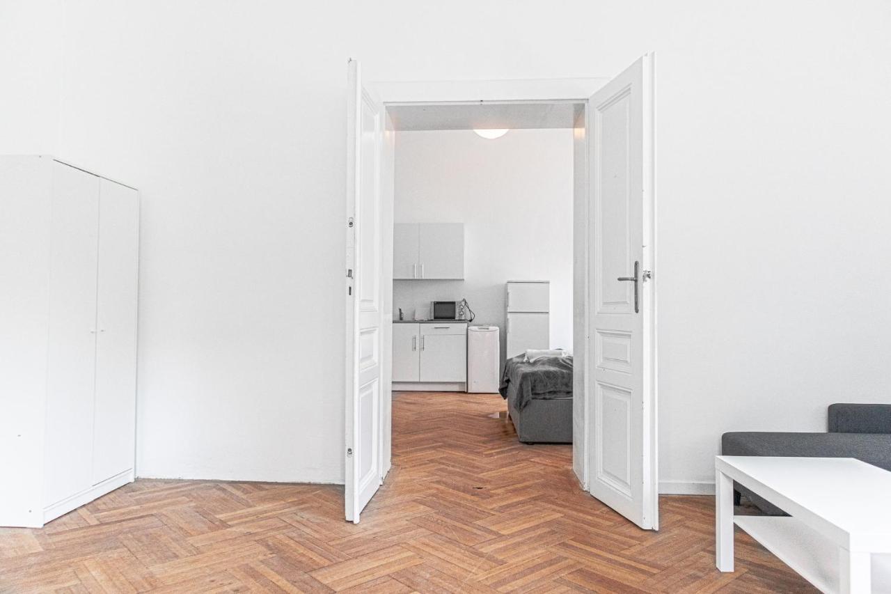 Joyful At Superb Location Near Akh Hospital * Viena