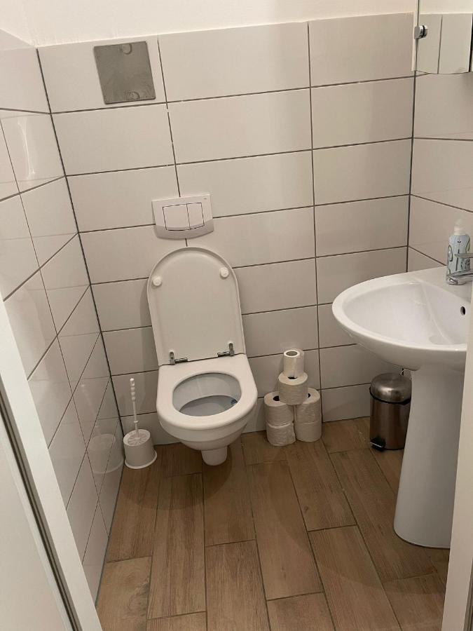 Appartamento Neat 1br Apt. Simmering-ideal For Longstays