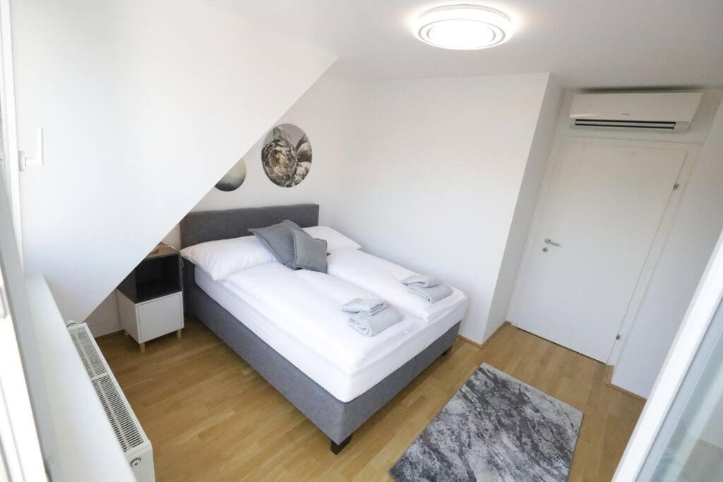 Moderne L Bg15 * Vienna