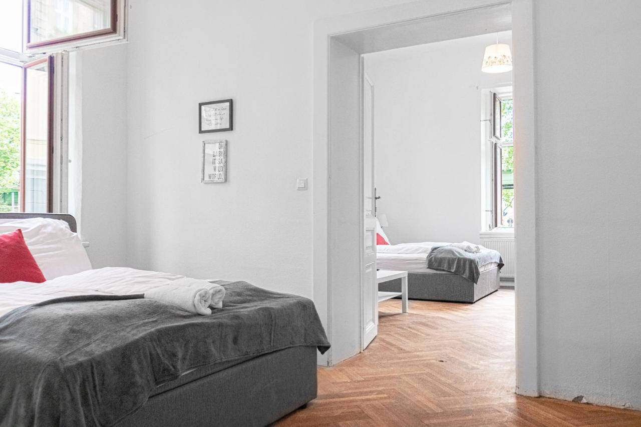 Apartamento Joyful At Superb Location Near Akh Hospital