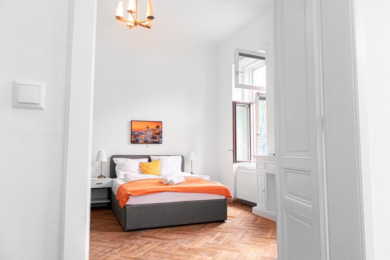 Joyful At Superb Location Near Akh Hospital Apartamento Viena