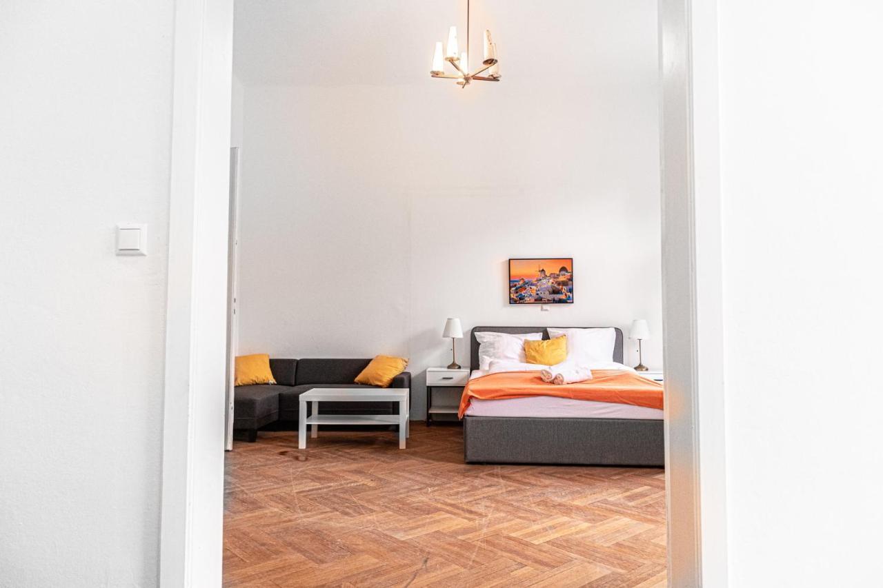 Joyful At Superb Location Near Akh Hospital Apartamento Viena
