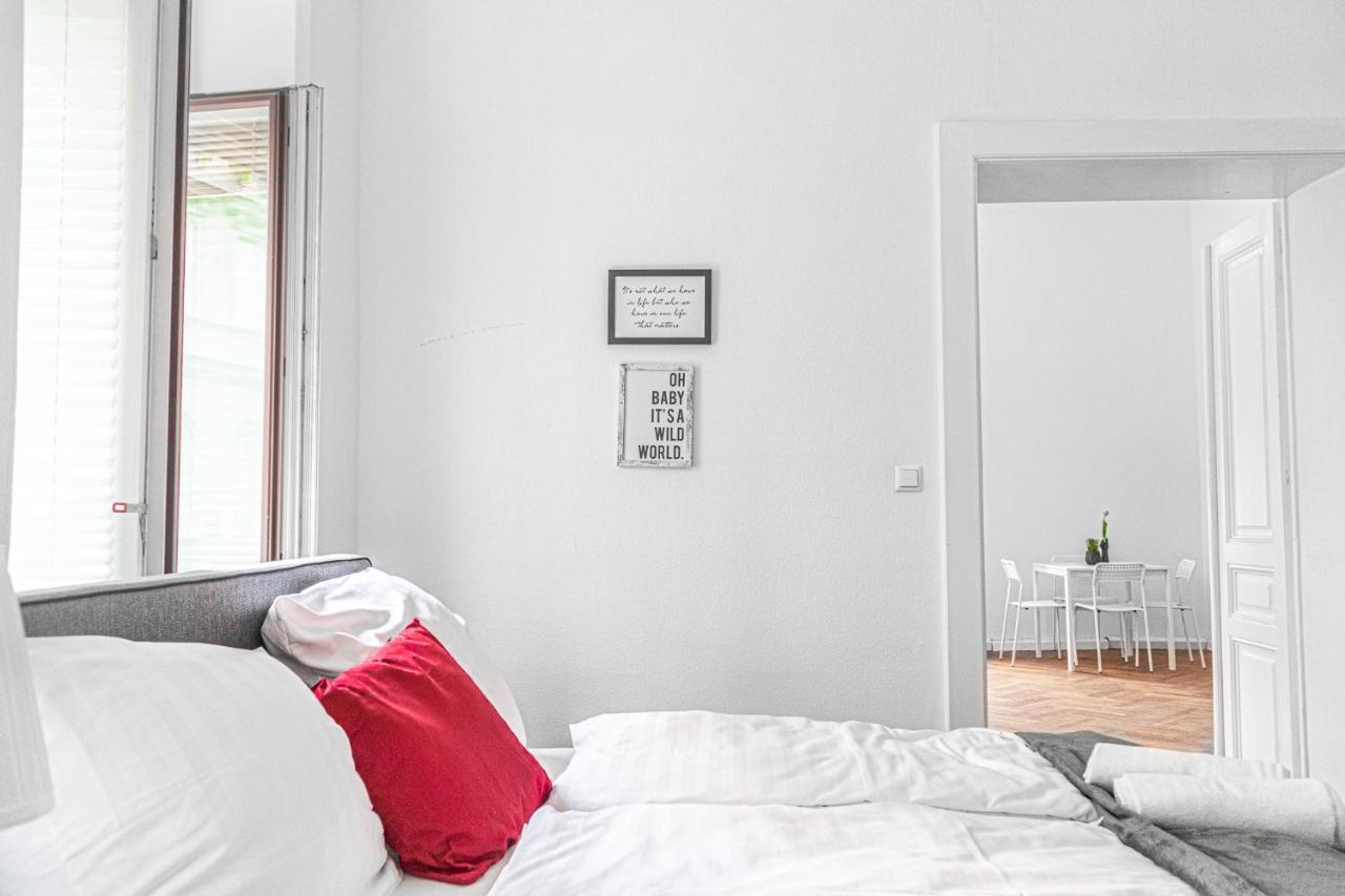 Apartamento Joyful At Superb Location Near Akh Hospital