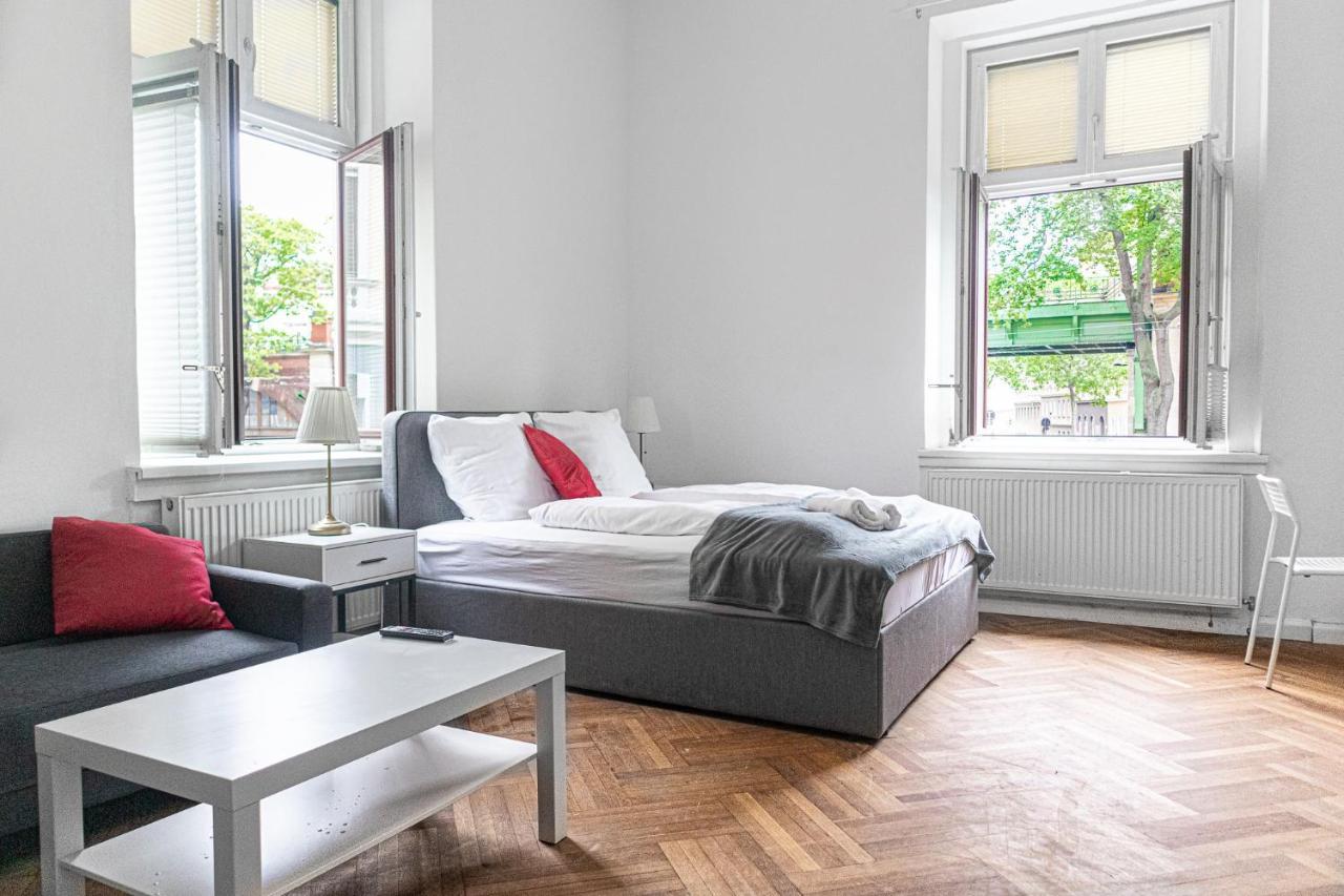 Joyful At Superb Location Near Akh Hospital * Viena