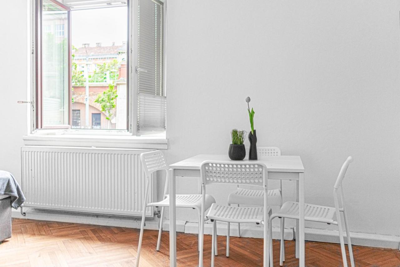 Joyful At Superb Location Near Akh Hospital Viena