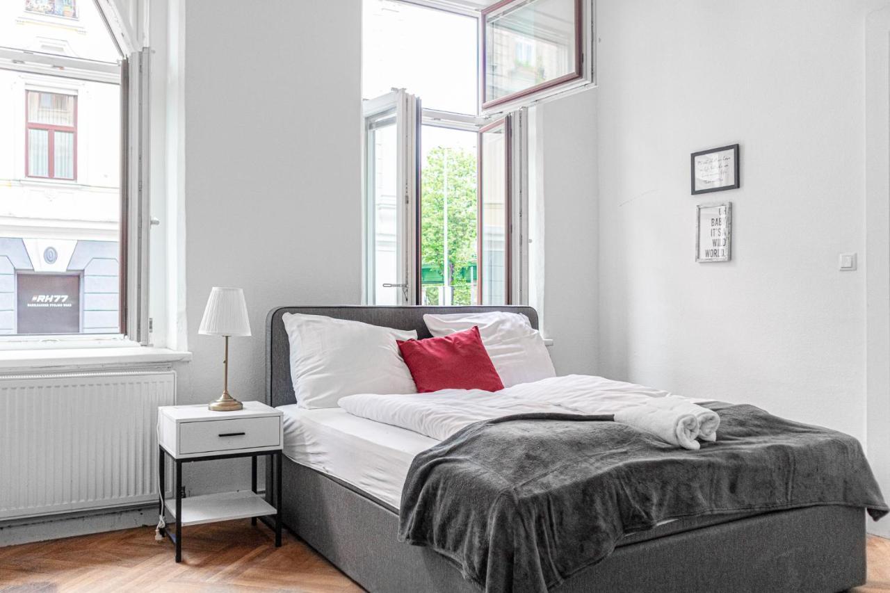 Apartamento Joyful At Superb Location Near Akh Hospital