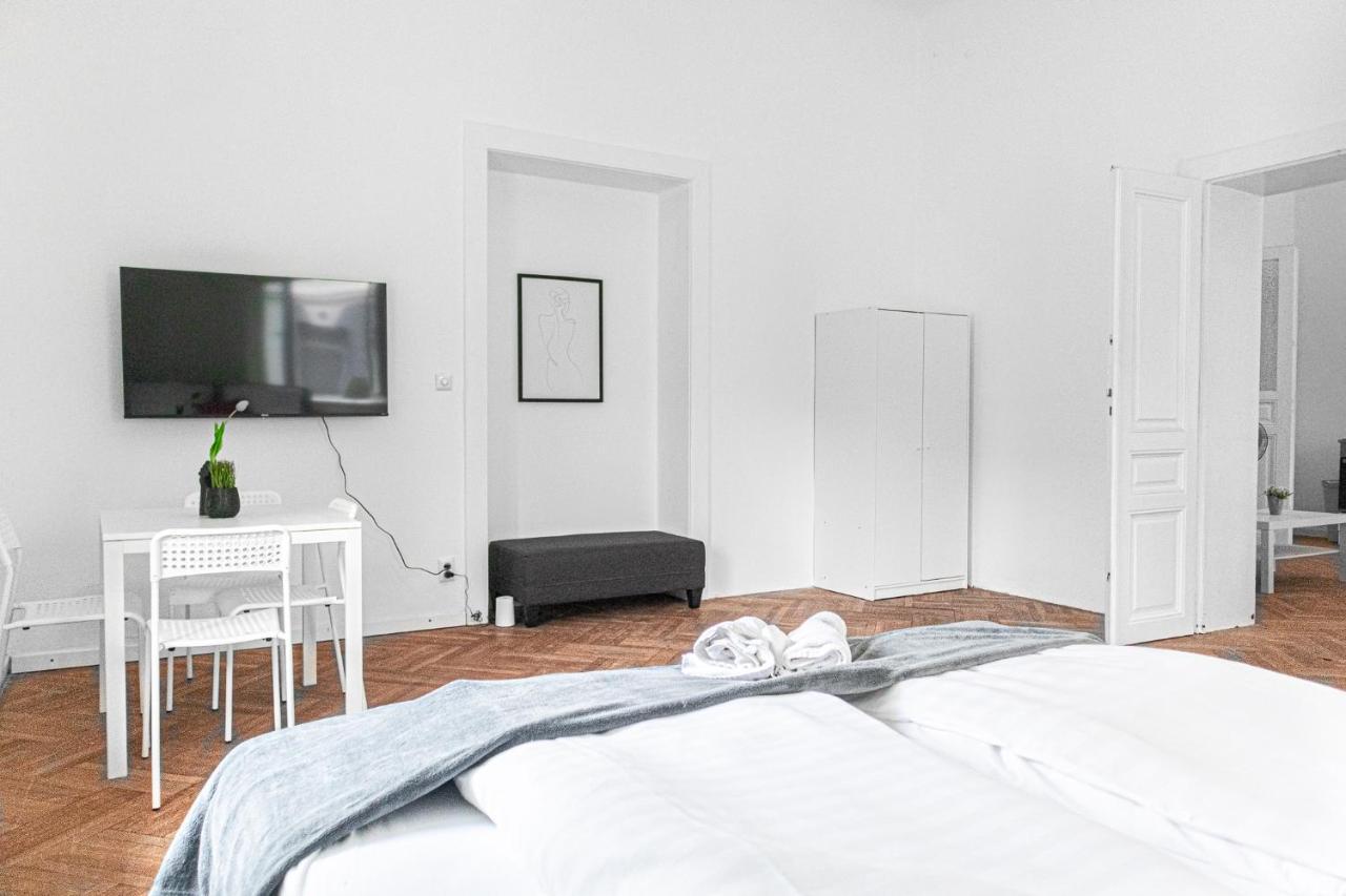 Joyful At Superb Location Near Akh Hospital Apartamento Viena