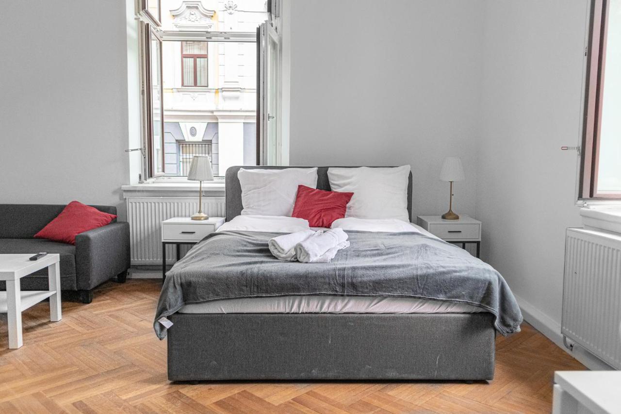 Joyful At Superb Location Near Akh Hospital * Viena