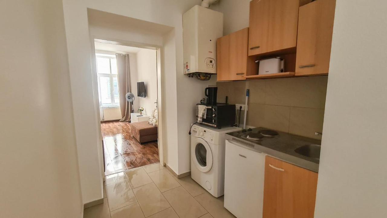 Peaceful 1br Apt. Near Metro Station Langenfeldg. Viena