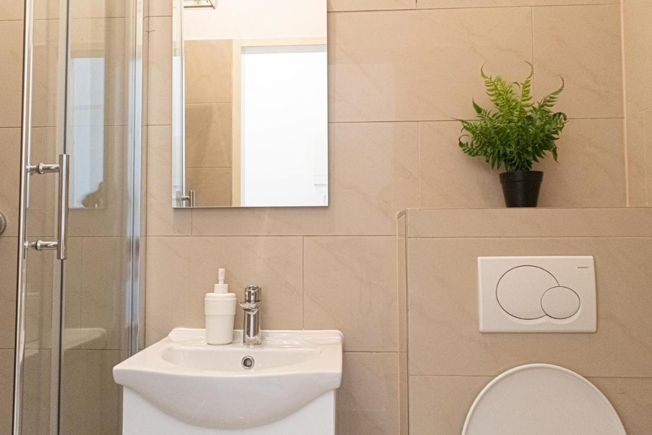 Peaceful 1br Apt. Near Metro Station Langenfeldg.