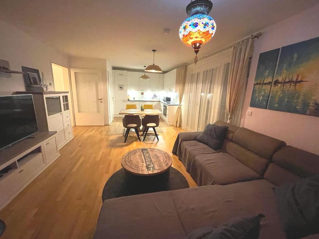 Lovely 3 Apartment