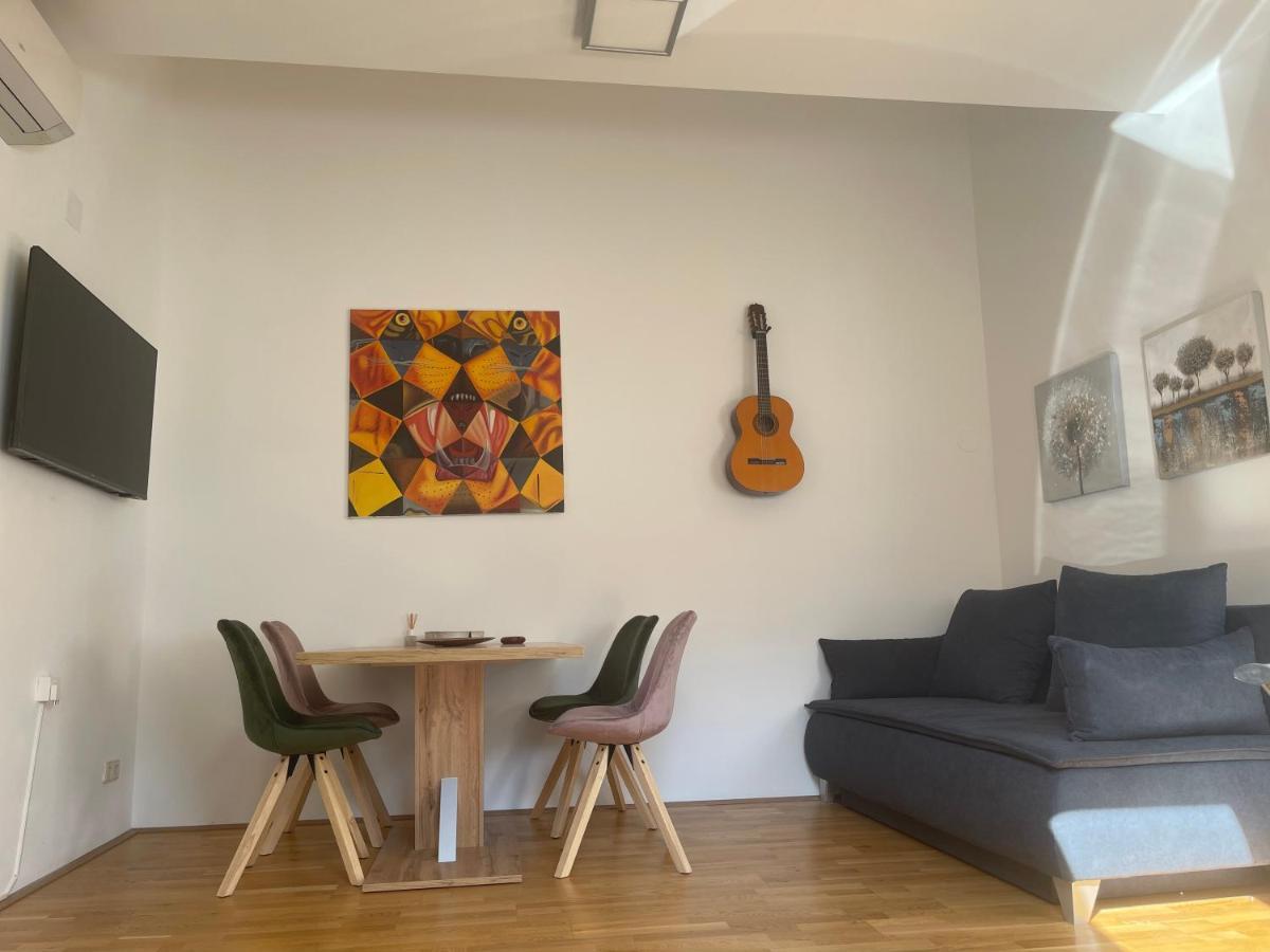 Apartamento Klimatisiertes, Ruhiges Dachgeschoss Cityapartment Im Zentrum Wiens *