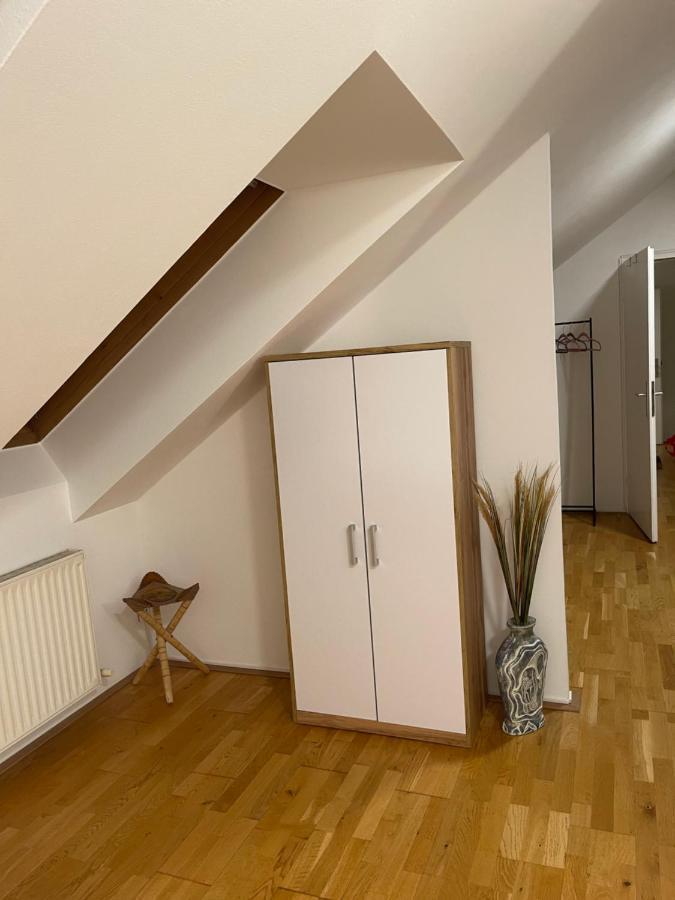 Klimatisiertes, Ruhiges Dachgeschoss Cityapartment Im Zentrum Wiens Apartamento
