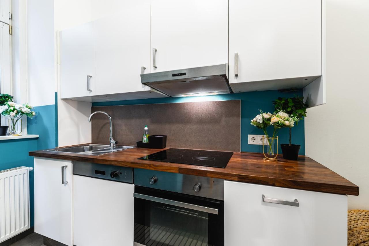 Stylish Designed In A Calm District Apartment *