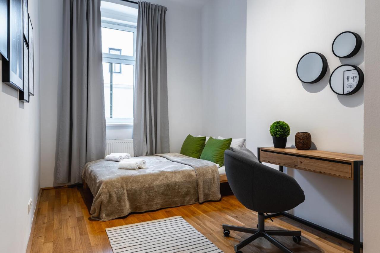 Stylish Designed In A Calm District Apartment *