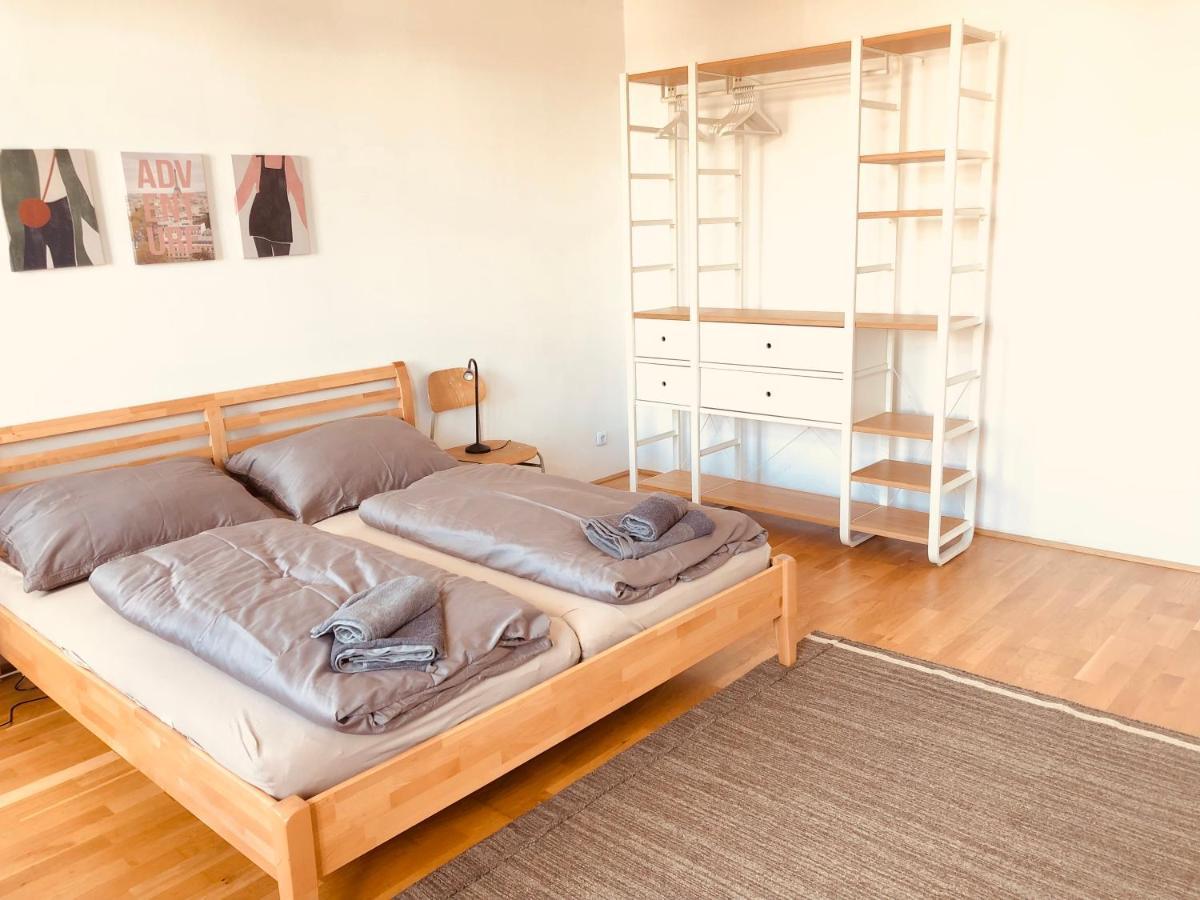 Helle 4 Zimmer Familien-wohnung Mit Balkon! Schloss Schonbrunn In Gehdistanz *