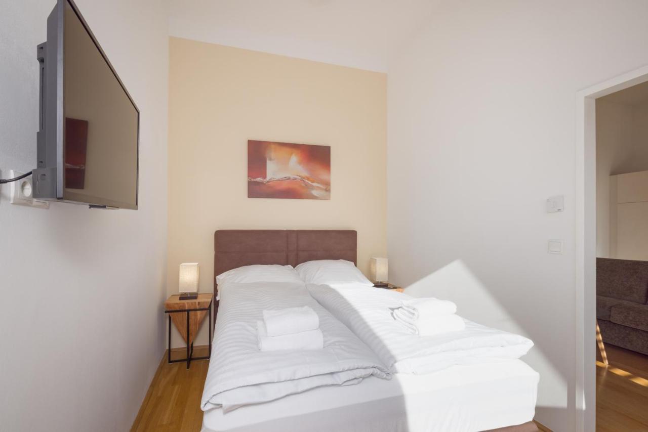 Pezzl 1170 Apartment *