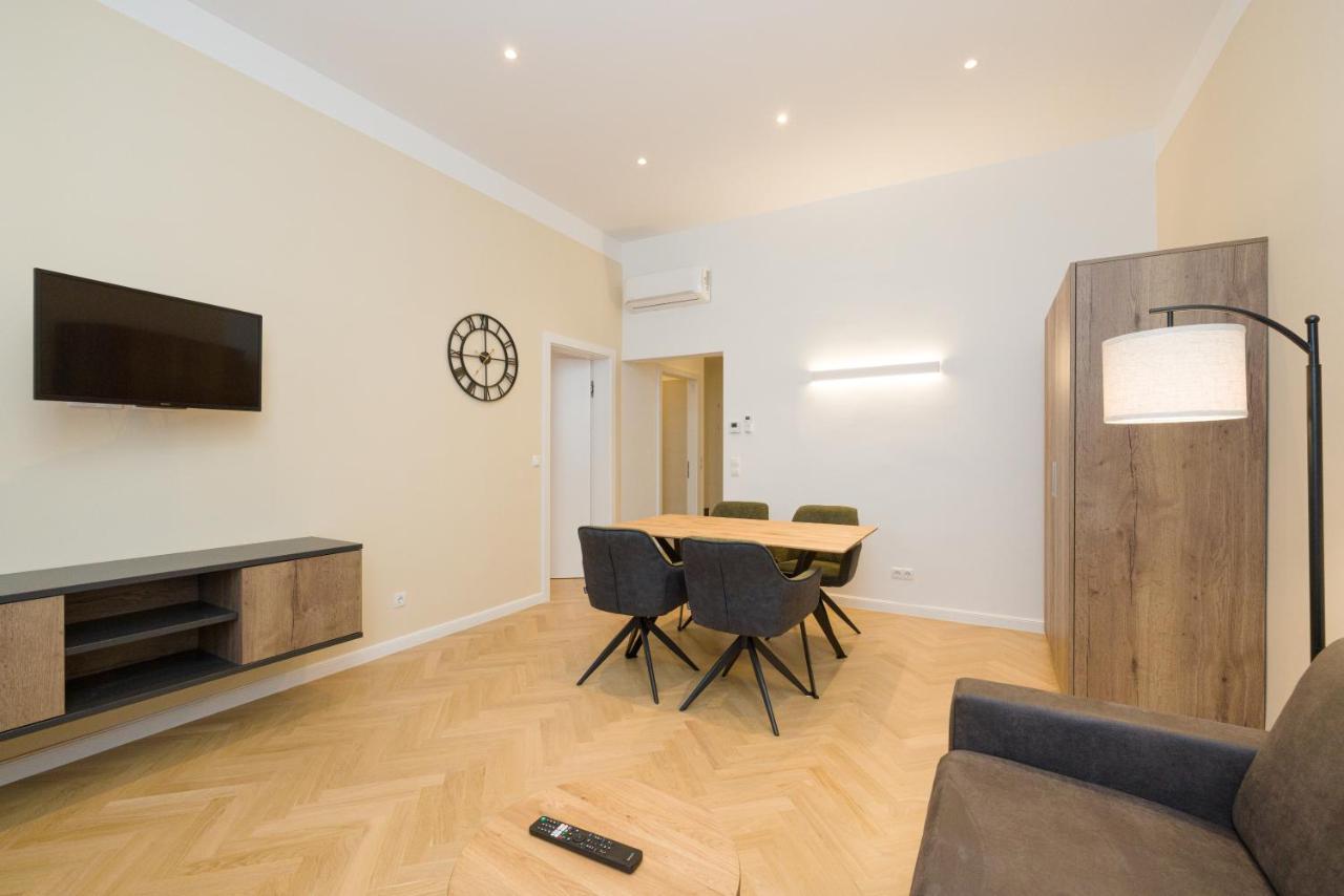 Pezzl 1170 Apartment *